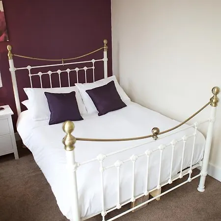Serviced Lets - 152/154 Bath Road Guest house