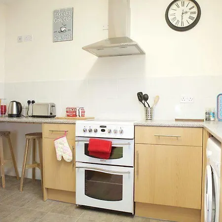 Serviced Lets - 152/154 Bath Road
