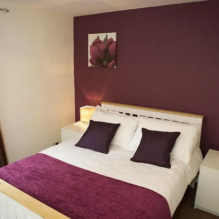 Serviced Lets - 152/154 Bath Road Guest house