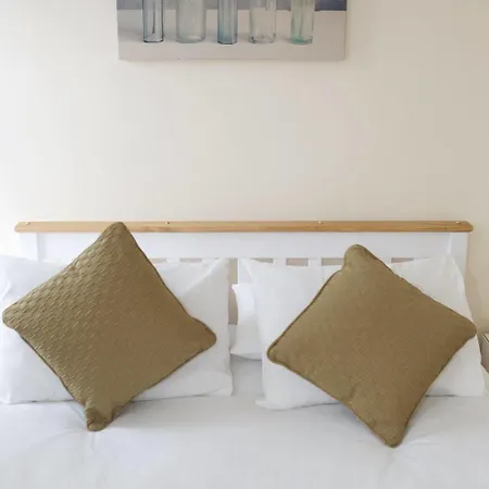 Serviced Lets - 152/154 Bath Road