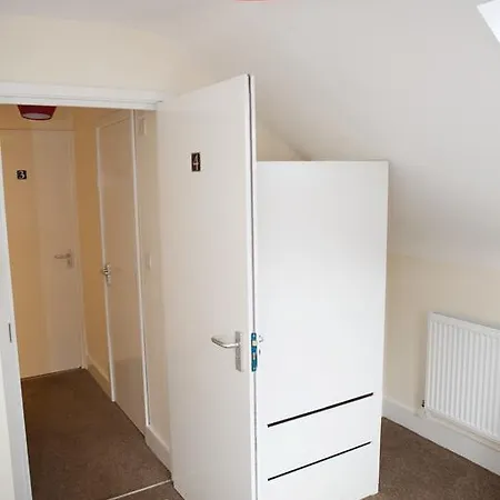 Serviced Lets - 152/154 Bath Road Pensión 3*