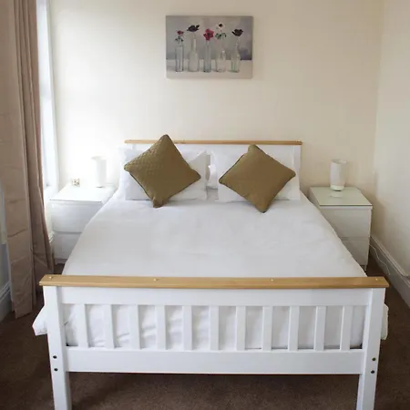 Serviced Lets - 152/154 Bath Road Casa de hóspedes 3*