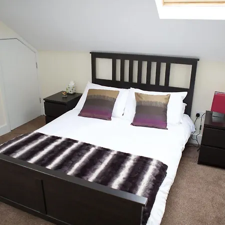 Pensión Serviced Lets - 152/154 Bath Road