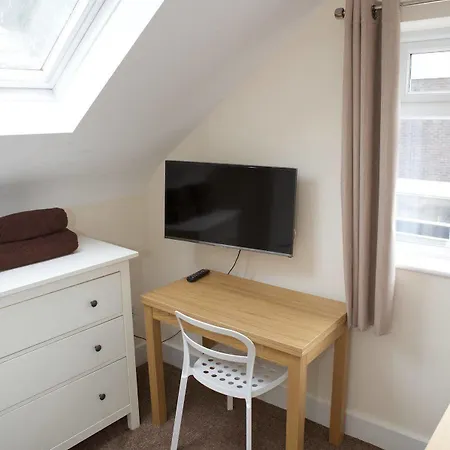 Serviced Lets - 152/154 Bath Road Casa de hóspedes 3*