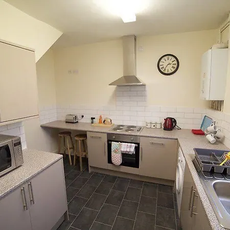 Serviced Lets - 152/154 Bath Road Maison d'hôtes Bristol