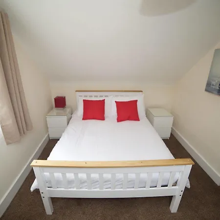 Serviced Lets - 152/154 Bath Road 3* Bristol