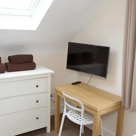 Affittacamere Serviced Lets - 152/154 Bath Road 3*
