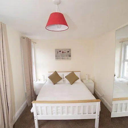 Serviced Lets - 152/154 Bath Road 3* Bristol